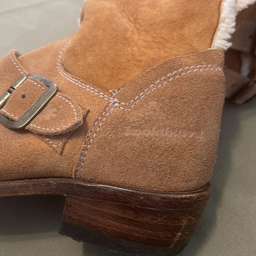 UGG  KOOLABURRA size 7” Leather womens boots fully  Sherpa lined - Picture 10 of 16